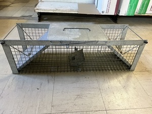 lot 03 image: Live trap