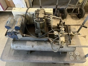 lot 01 image: Air compressor - fully working