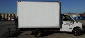 lot 1 image: 2001 Chevy G3500 Van