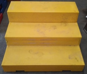 lot 9 image: Yellow Staging Flip Forms.  4 ft. Wide