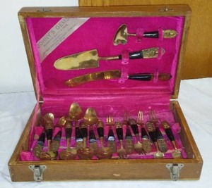 lot 720 image: Vintage Johnys Gem  Co., Bangkok Thailand Brass Silverware Set.