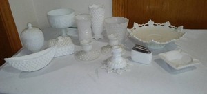 lot 722 image: Vintage Milk Glass Hobnail and More.