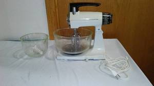 lot 723 image: Vintage Sunbeam Electric Mix Master.