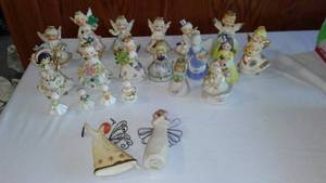 lot 728 image: Vintage Napco Angels and More.