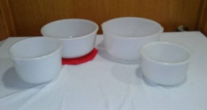 lot 736 image: Vintage Milk Glass Mixing Bowls (4).