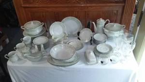 lot 752 image: Taihei China and Serving Dishes.