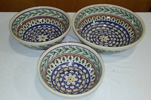 lot 755 image: Boleslawiec Polish Pottery Mixing Bowls (3)