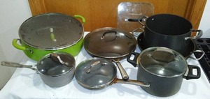 lot 786 image: Non-Stick Cookware Variety, Rachel Ray 10 qt.