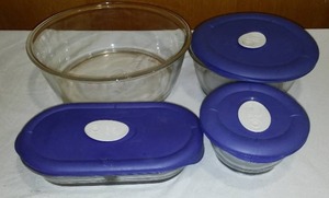 lot 791 image: Pyrex Bowls and Covers (4)