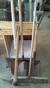 lot 66 image: Assorted Shovels, Pic Axe (5)