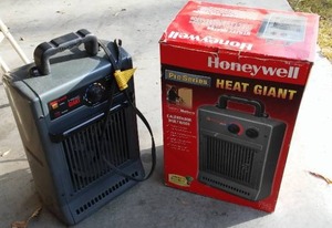 lot 81 image: Honeywell Heat Giant Space Heater (2)