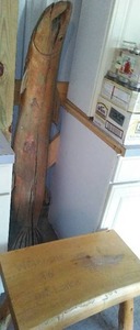 lot 48 image: Wood Lake Stool And Fish Dcor.