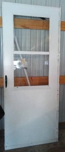 lot 60 image: Storm Door 32 In.