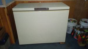 lot 115 image: Whirlpool Chest Freezer