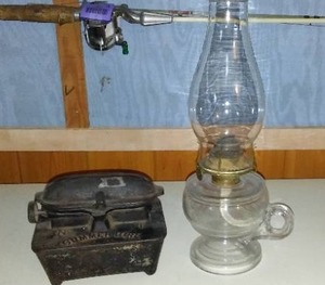lot 121 image: Vintage Summer Girl Oil Heater and Lamp