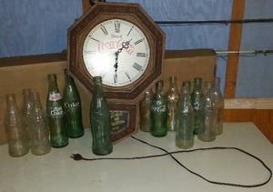 lot 135 image: Vintage Coca-Cola Clock with Assorted Coca-Cola Glass Bottles