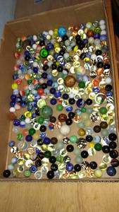 lot 142 image: Large Collection of Assorted Vintage Marbles