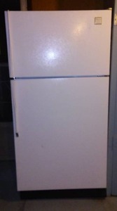 lot 178 image: Whirlpool ET20NK RefrigeratorFreezer with Automatic Ice Maker