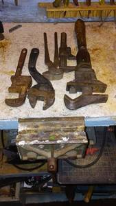 lot 186 image: Collection of 5 Vintage Plumbing Wrenches and Vice