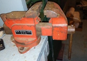 lot 187 image: Vintage Parker P4 Tabletop Vise from New Britain, Conn, USA