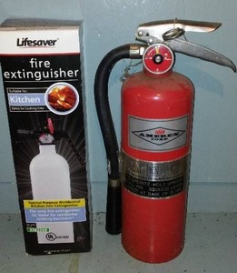 lot 191 image: Lifesaver Kitchen Fire Extinguisher - Residential Cooking Use and Amerex ABC