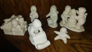 lot 212 image: Vintage Snowbaby Figurines by Department 56