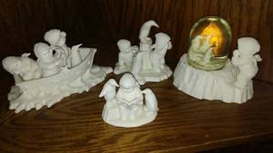 lot 213 image: Vintage Snowbaby Figurines by Department 56