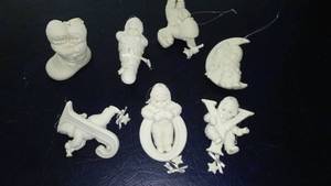 lot 219 image: Vintage Snow Baby Figurines and Ornaments