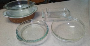 lot 223 image: Vintage Pyrex and Glass Baking Dishes