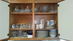 lot 226 image: Assorted Vintage Glassware and Dishware Collection