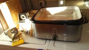 lot 250 image: Vintage Sears Meat Grinder and Westinghouse Electric Roaster