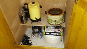 lot 252 image: Collection of Kitchen Appliances Slow Cooker, Coffee Percolator, Jerky Works, and Dehydrator