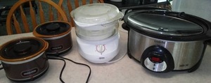 lot 253 image: Lot of 3 Vintage Crock-Pots and Betty Crocker Food Steamer