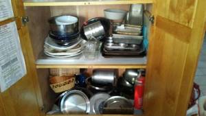 lot 256 image: Mixed Lot of Kitchen Cookware and Bakeware Items