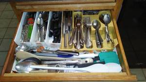 lot 257 image: Kitchen Utensil and Cutlery Assortment Set