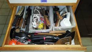 lot 258 image: Kitchen Utensil Collection - Assorted Tools and Knives