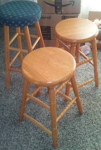 lot 267 image: Set of 3 Wooden Bar Stools