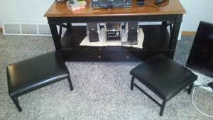 lot 270 image: Entertainment Stand and Black Faux Leather Stools (2)