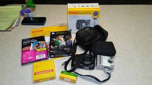 lot 284 image: Kodak EasyShare Z760 Digital Camera Bundle with Accessories and Photo Papers