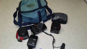 lot 285 image: Vintage Canon ML Camera Bundle with Speedlite and Lens Accessories