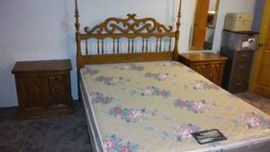 lot 288 image: Vintage Wooden Bedroom Set