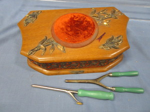 lot 4 image: Antique Dresser Box