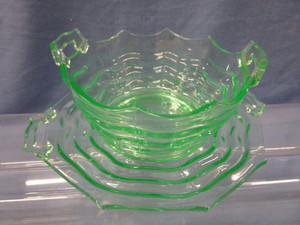 lot 18 image: Green Vaseline Glass Ocean Wave Bowl & Underplate