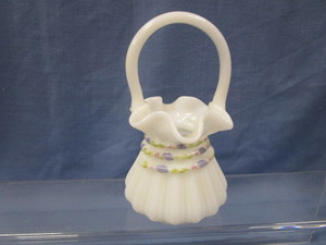 lot 19 image: Fenton Hand Painted Basket