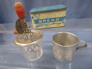 lot 49 image: TOY Bread Box, Betty Taplin Beater