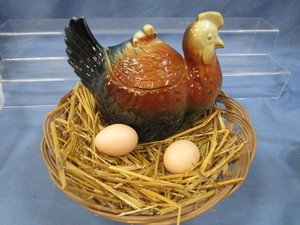 lot 50 image: Chicken Cookie Jar