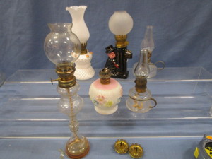 lot 76 image: Mini Kerosene Lamps