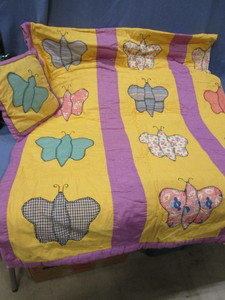 lot 101 image: Antique Butterfly Quilt