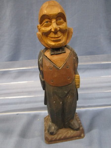 lot 120 image: Wooden Brush Butler