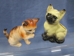 lot 139 image: Lefton & Uarco Kittens